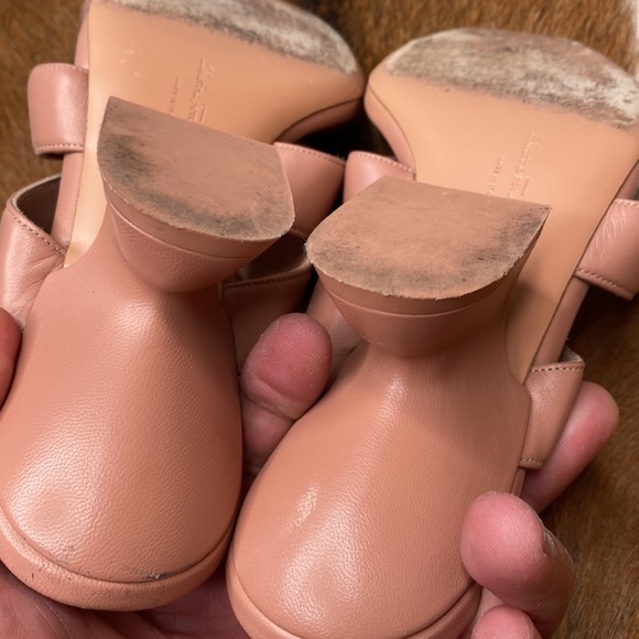 Womens Salvatore ferregamo heel shoes size 9 check them out very nice thanks 🙏 - Picture 5 of 9